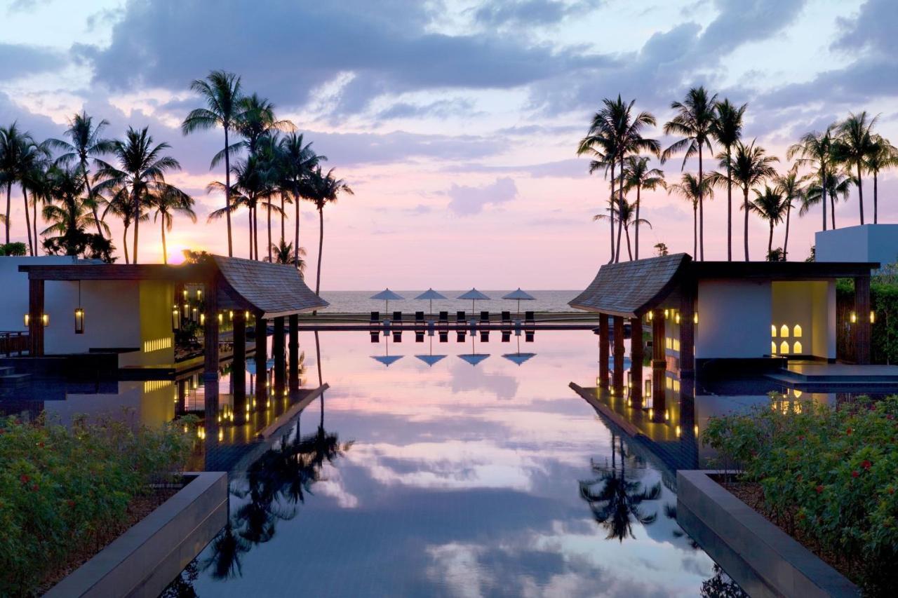 Jw Marriott Khao Lak Resort And Spa Екстер'єр фото The resort at sunset