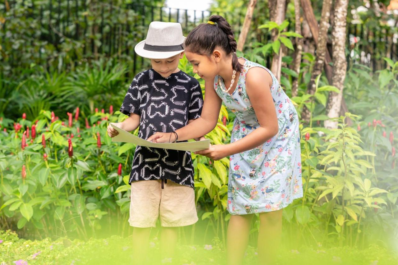 Jw Marriott Khao Lak Resort And Spa Екстер'єр фото Children at the National Museum of Natural History
