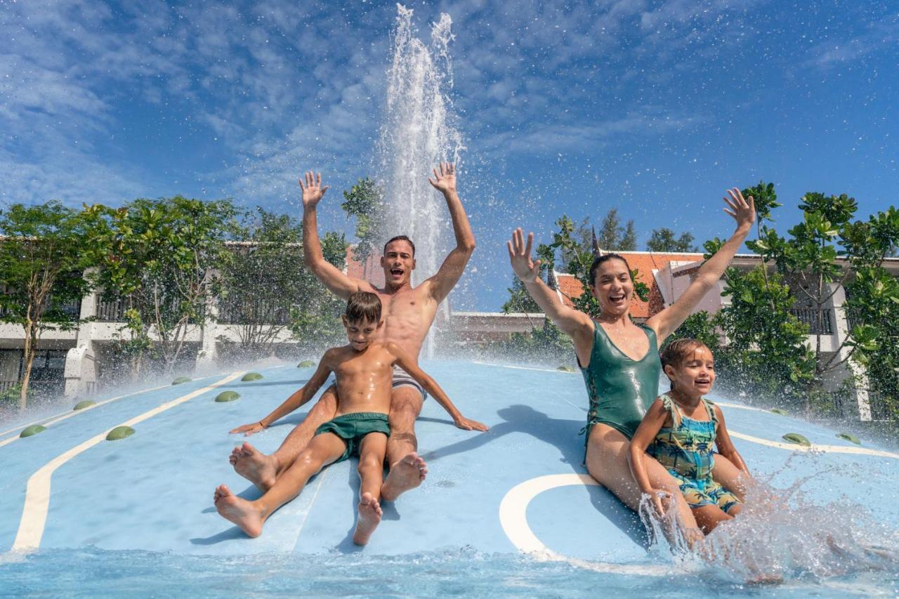 Jw Marriott Khao Lak Resort And Spa Екстер'єр фото Family at Splash Jungle Water Park