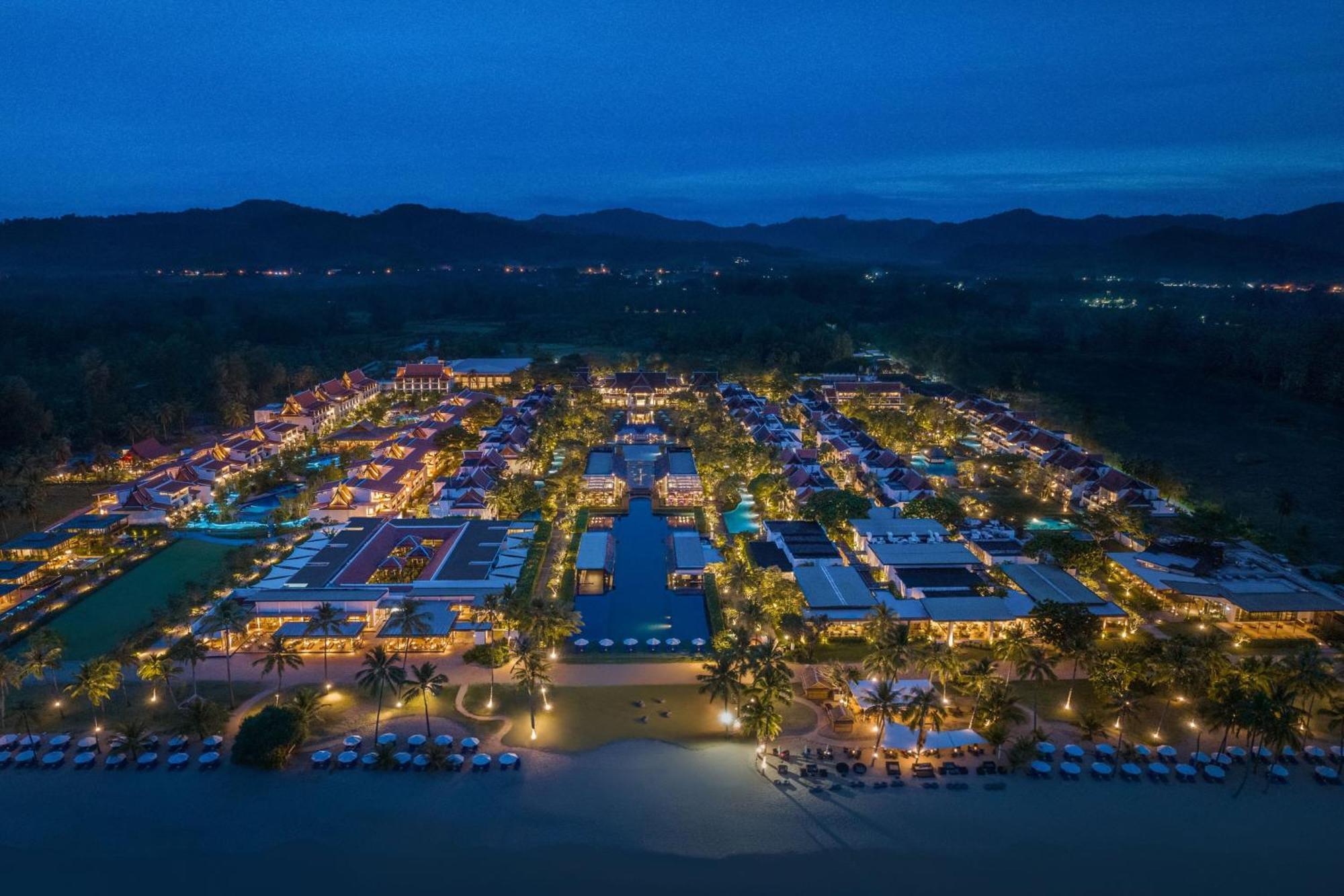 Jw Marriott Khao Lak Resort And Spa Екстер'єр фото Hua Hin at night