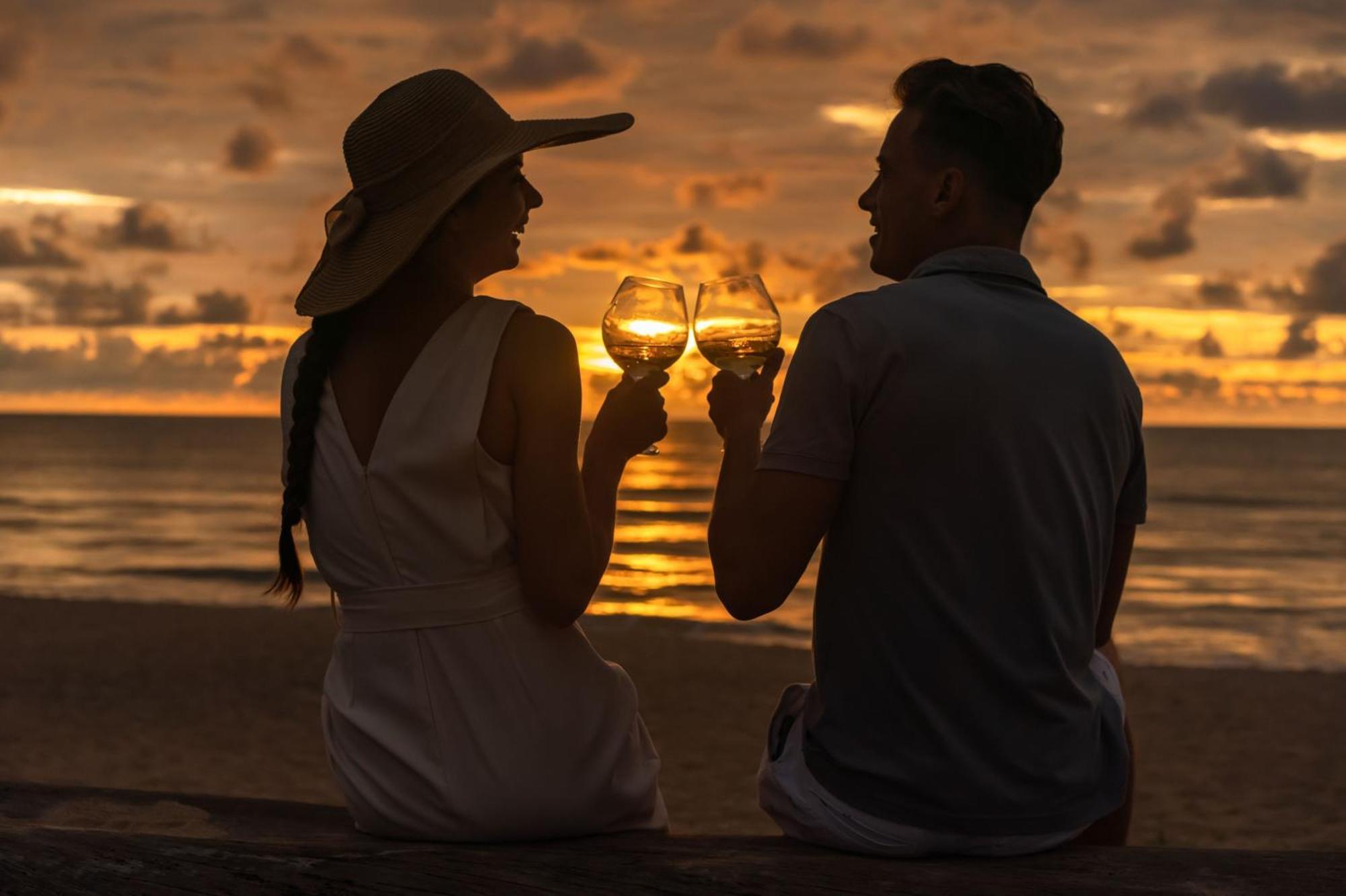 Jw Marriott Khao Lak Resort And Spa Екстер'єр фото Sunset at the beach