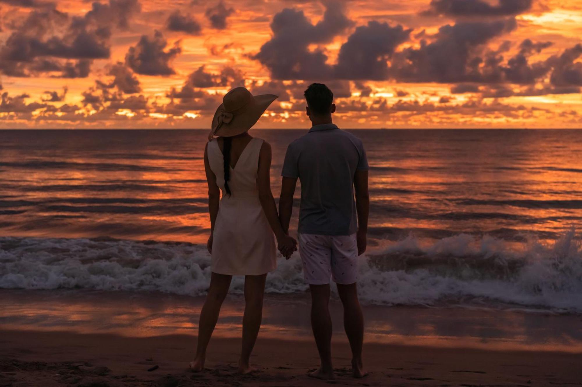 Jw Marriott Khao Lak Resort And Spa Екстер'єр фото Sunset at the beach