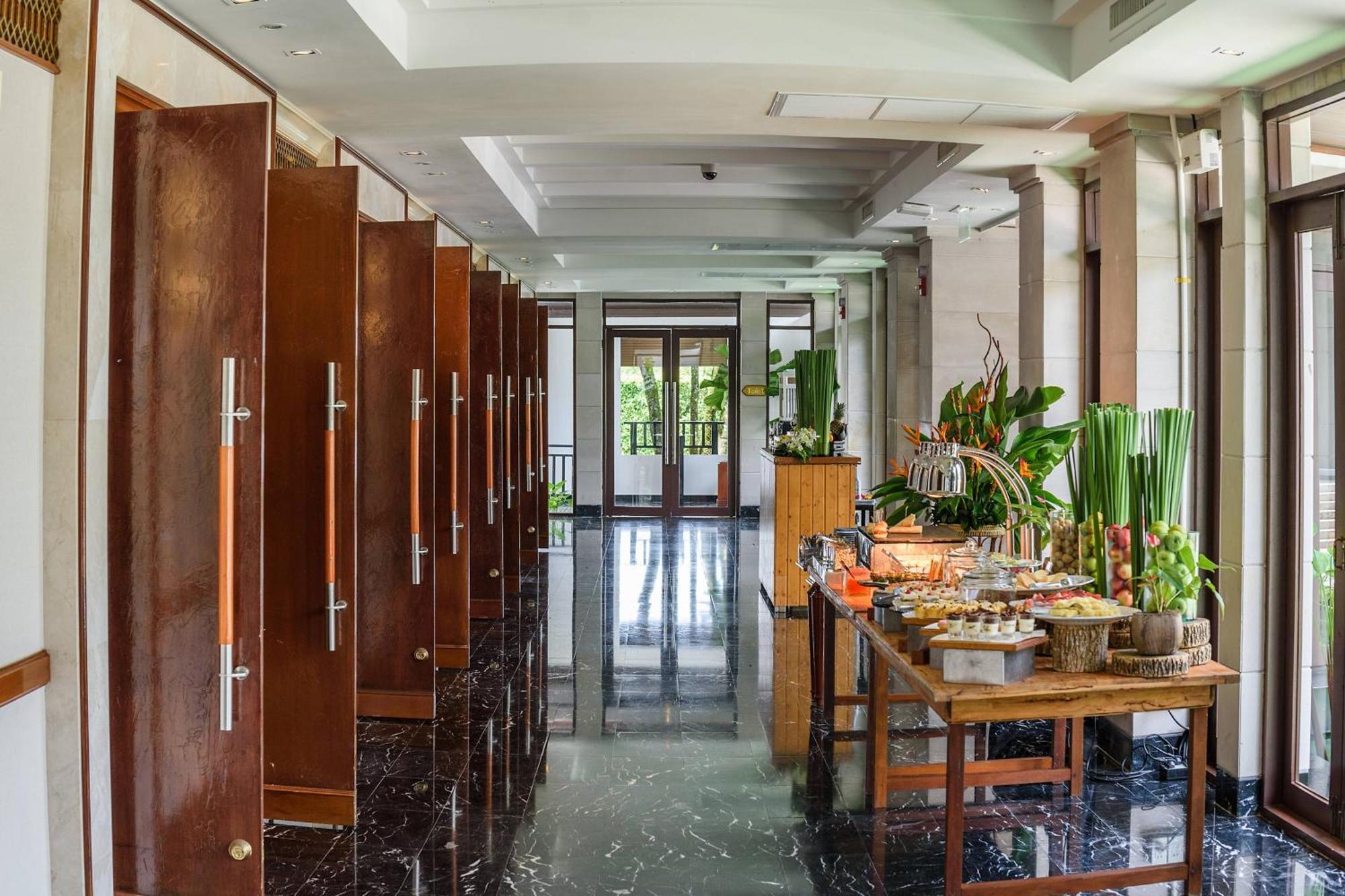 Jw Marriott Khao Lak Resort And Spa Екстер'єр фото The lobby of the hotel